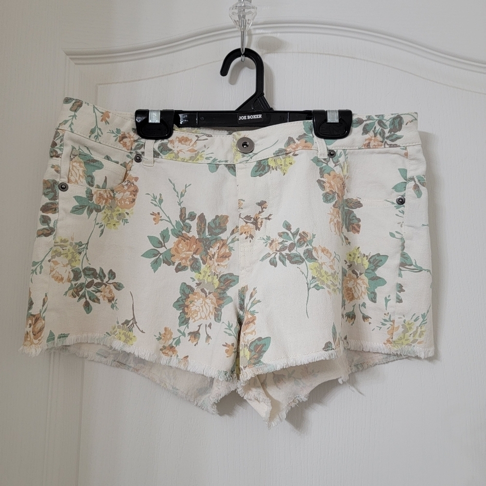 mine Size L Off White with Floral Pattern Cutoff Short-Shorts. Gently Used Cond